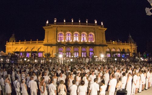Ensemble von Tänzern der Tanzschule Kraml